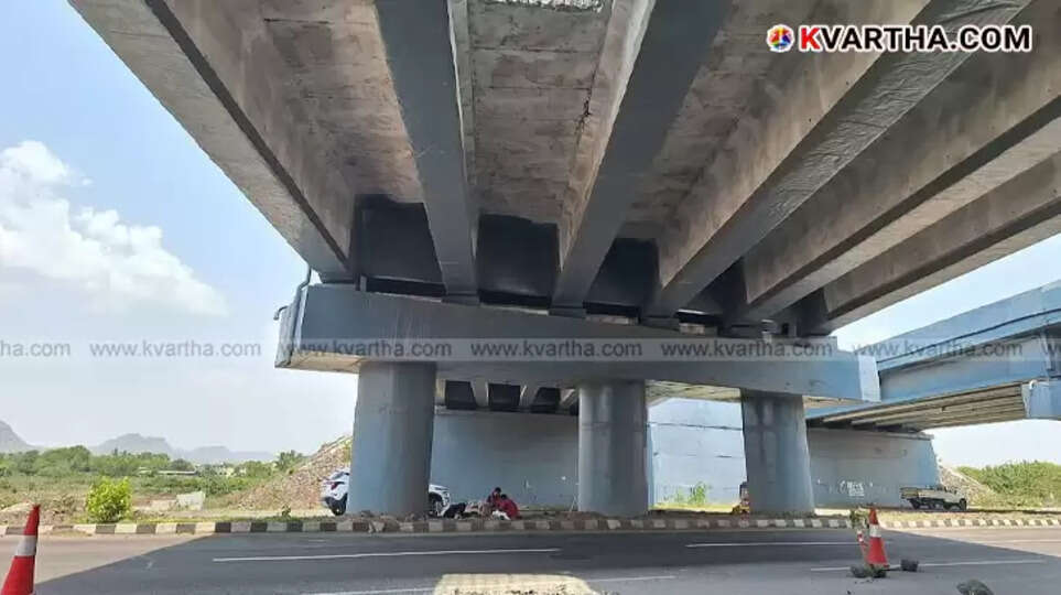 Collapsed bridge slab on Samruddhi Mahamarg in Pune, Maharashtra.