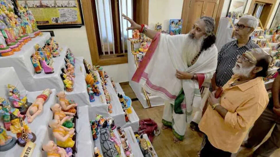 Tamil Singer Veeramani Raju at Bommakolu Festival in Thaliparamba