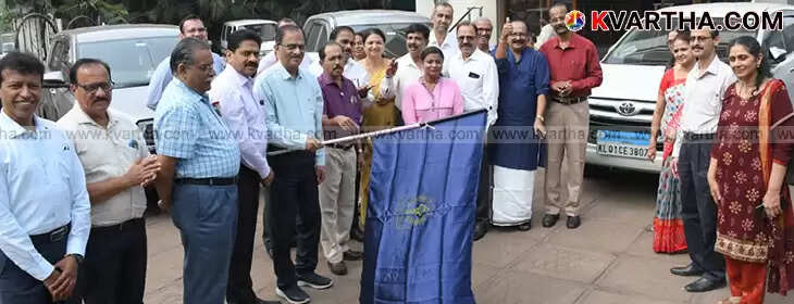 Former National Vice President Dr. Babu Antony flags off IMA Kerala Yatra near Hotel City Tower.