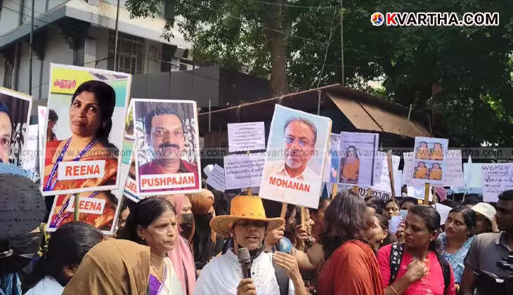  Women protesting against half-price scam in Kannur, demanding police action.