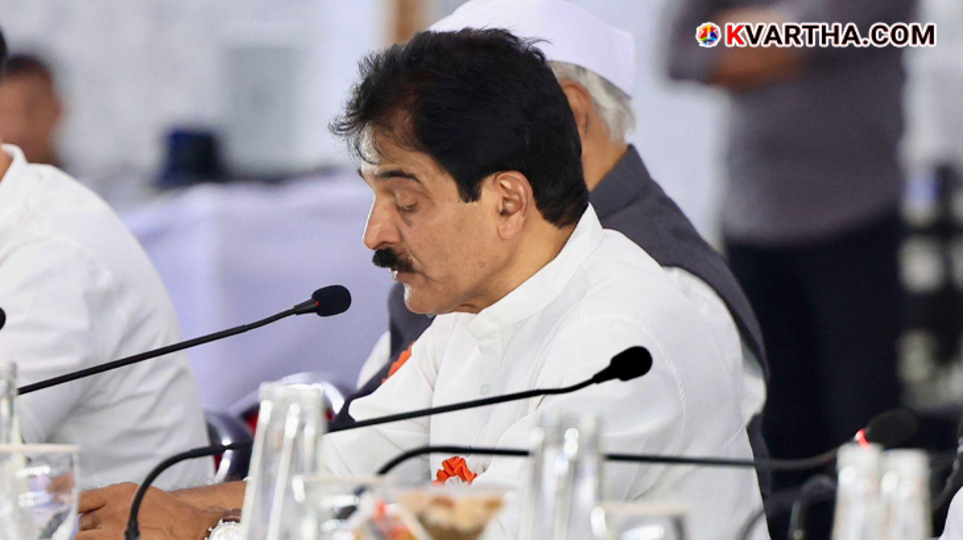 KC Venugopal addressing a press conference at KPCC headquarters.