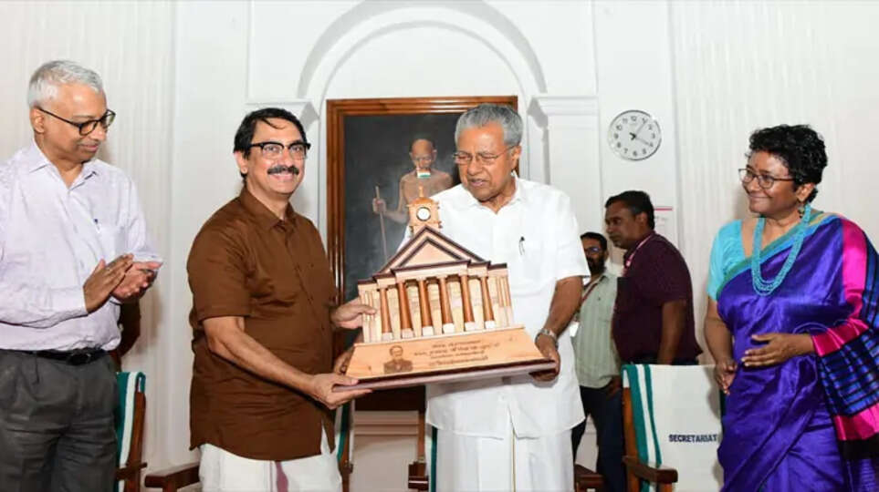 Husband and Wife Become Consecutive Chief Secretaries