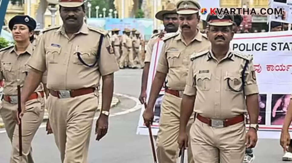  Image Representing Two Arrested in Bengaluru for 'Selling' 12-Year-Old Girl on WhatsApp with False Claims of Curing Illness