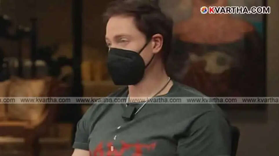 Bryan Johnson in Delhi with heavy air pollution