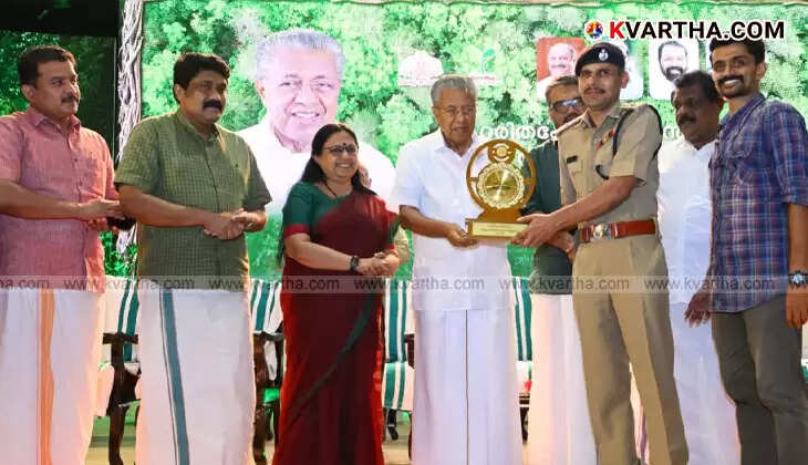 Kerala CM Pinarayi Vijayan at the Pachathuruthu awards ceremony.