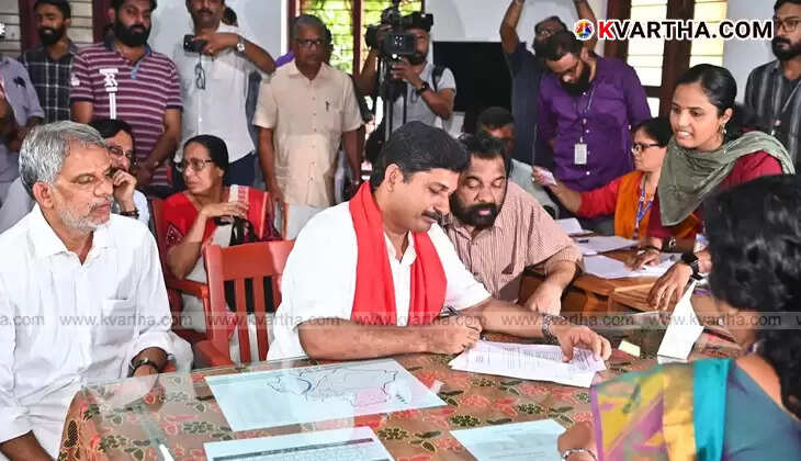 M. Swaraj campaigning during Nilambur by-election