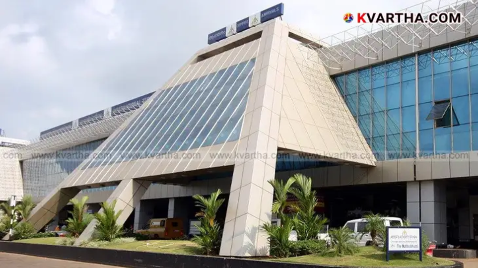 Passengers protesting at Karipur airport due to a flight delay.