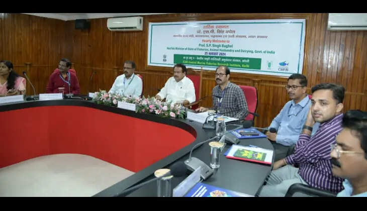 Central Minister addressing a meeting at CMFRI