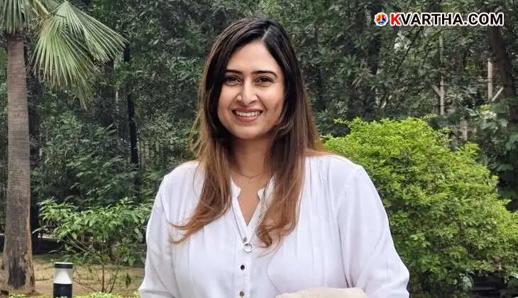 Aisha Sultana speaking at a local event in Lakshadweep.