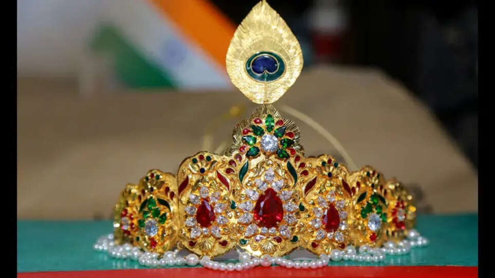 Gold Crown Offering to Guruvayurappan by Expat