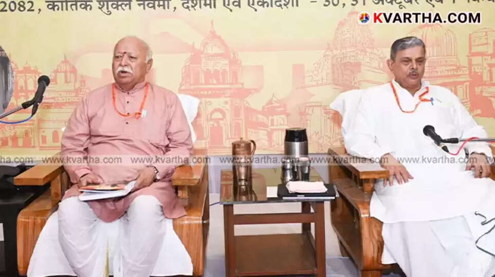 RSS leaders inaugurating the Karyakari Mandal meeting in Jabalpur