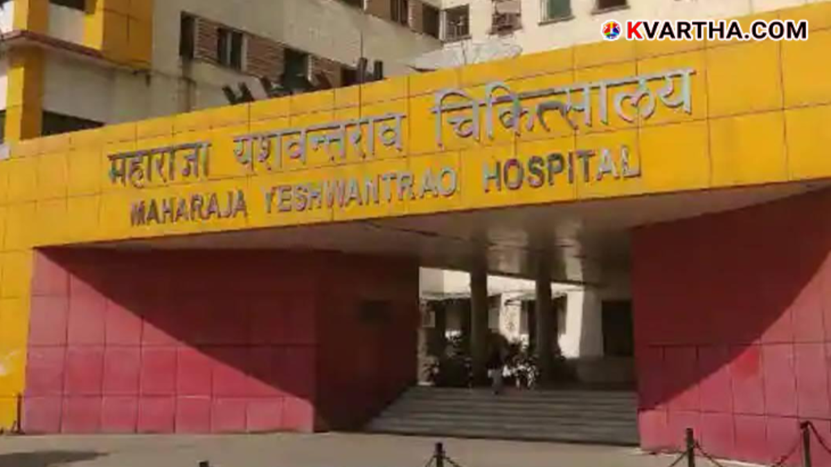 The entrance of Maharaj Yeshwantrao Hospital in Indore, Madhya Pradesh.