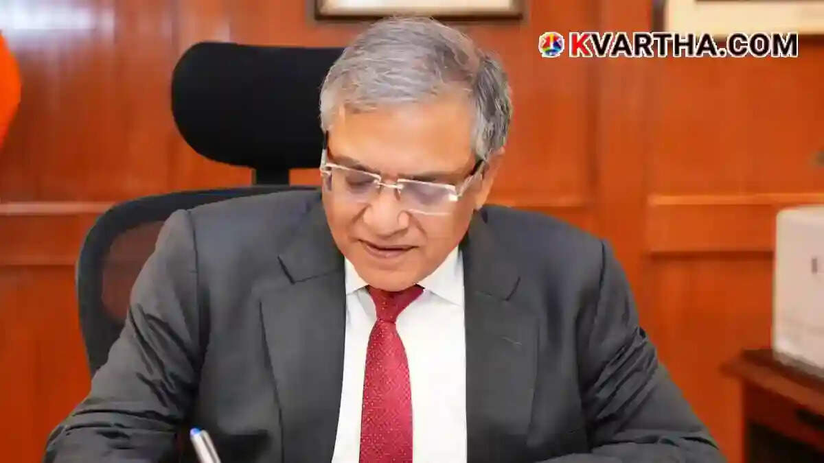  Image reflecting Chief Election Commissioner Gyanesh Kumar and the election commission controversies