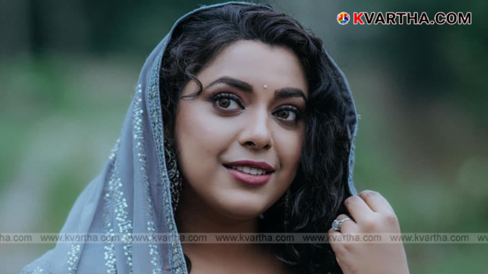 Actress Jewel Mary talking about her personal struggles