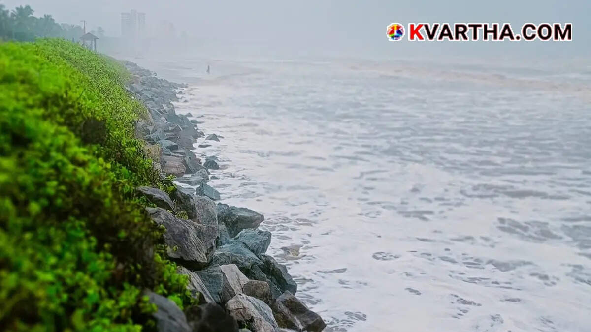 View of Payyambalam beach in Kannur