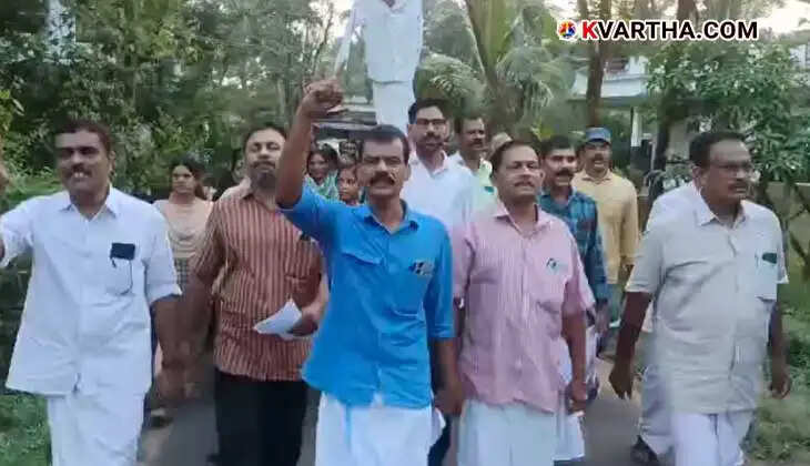 Congress Workers Protest at MK Raghavan's Residence