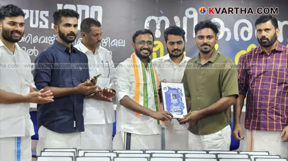 KSU victory celebration in Kannur University, students celebrating victory.