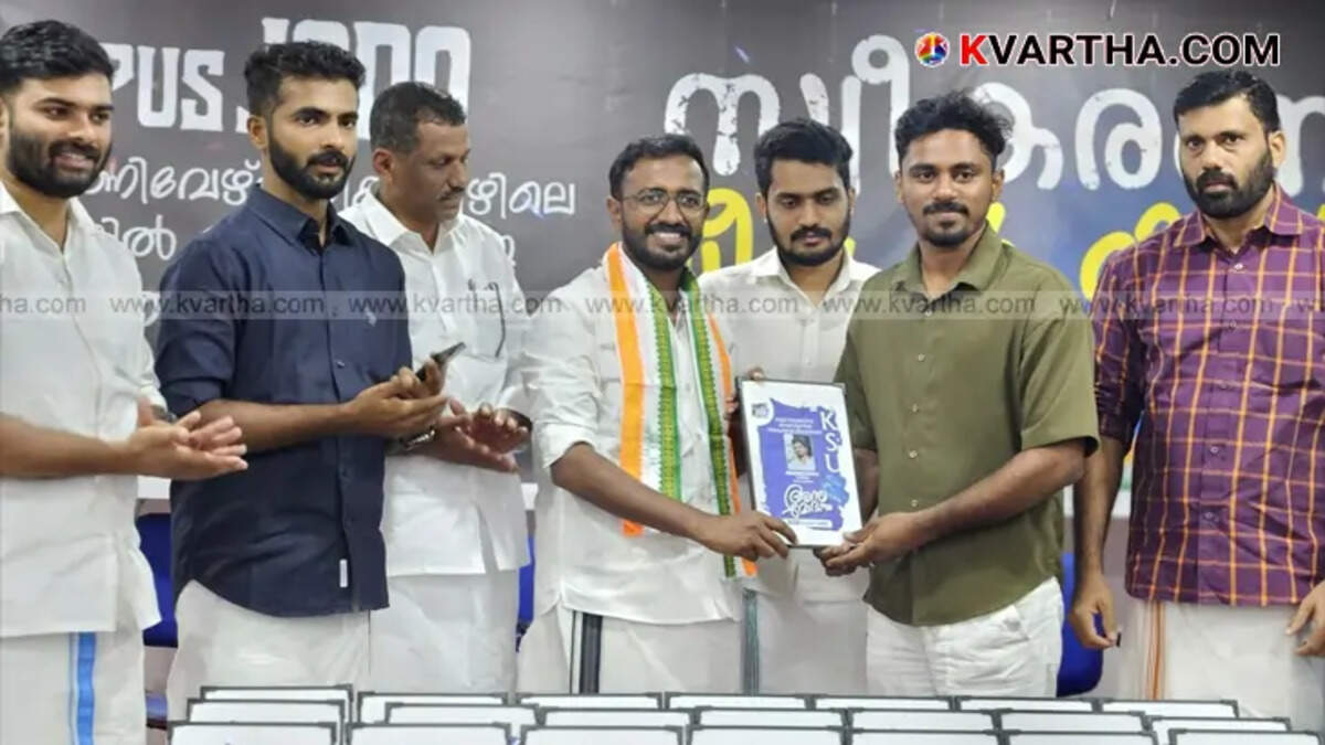 KSU victory celebration in Kannur University, students celebrating victory.