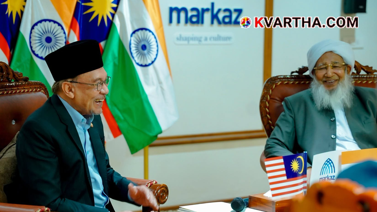 Image reflecting Malaysian Prime Minister Anwar Ibrahim's meeting with Grand Mufti Kanthapuram at Markaz