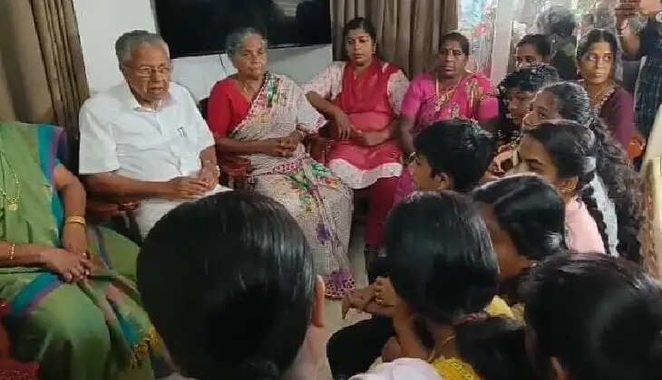 chief minister pays tribute to martyrs family