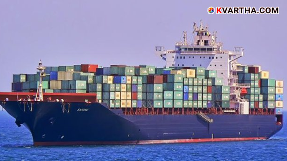 A symbolic scene referring to the attack on the Iranian cargo ship Tuska and the international maritime blockade.