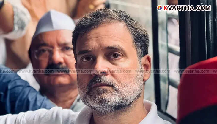 Image of Rahul Gandhi getting arrested.