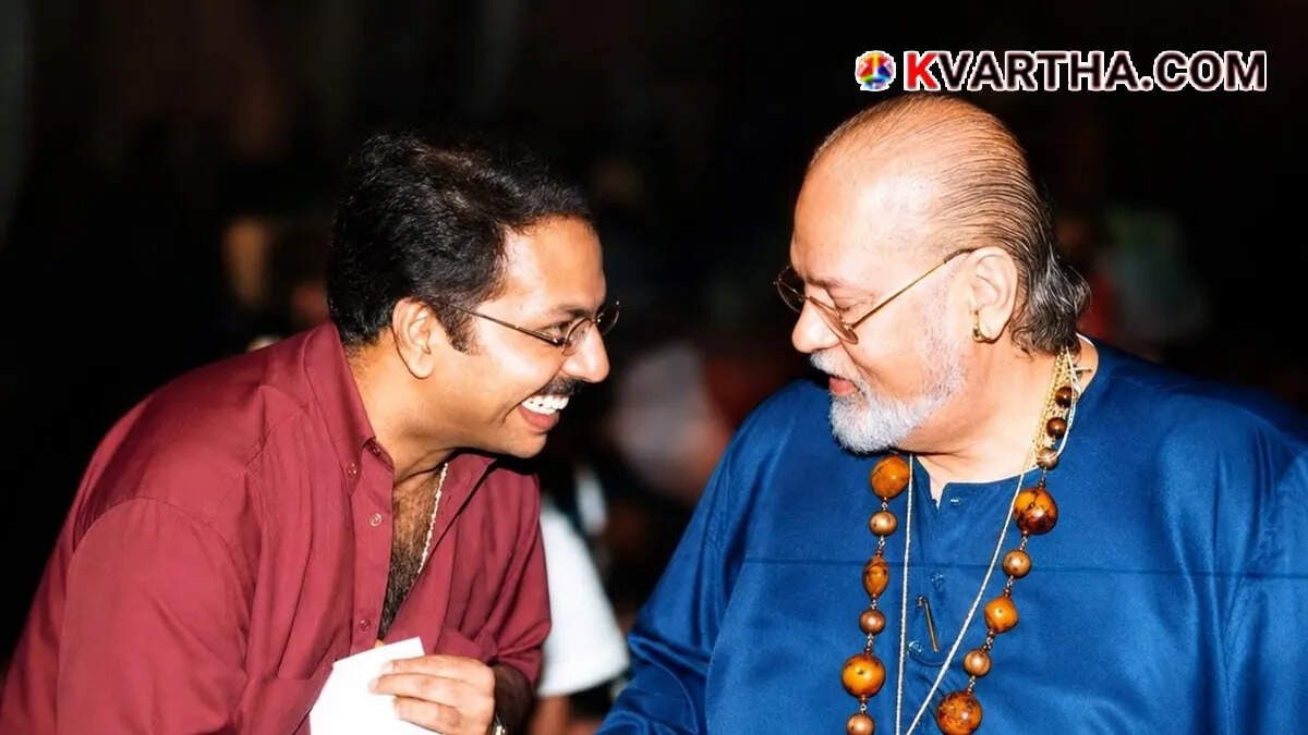 A picture of Shammi Thilakan standing with Shammi Kapoor.