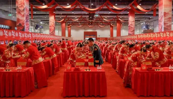 China Sets Record with 5,000 Couple Mass Wedding
