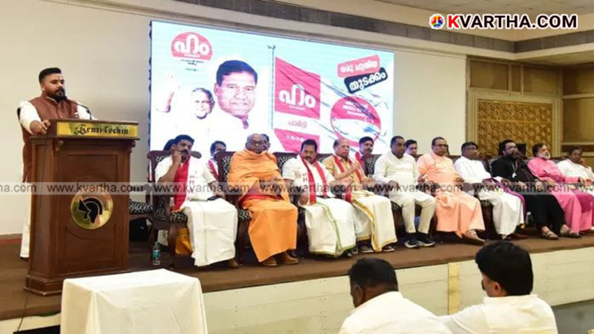 Fake bishops attending political meeting in Kochi