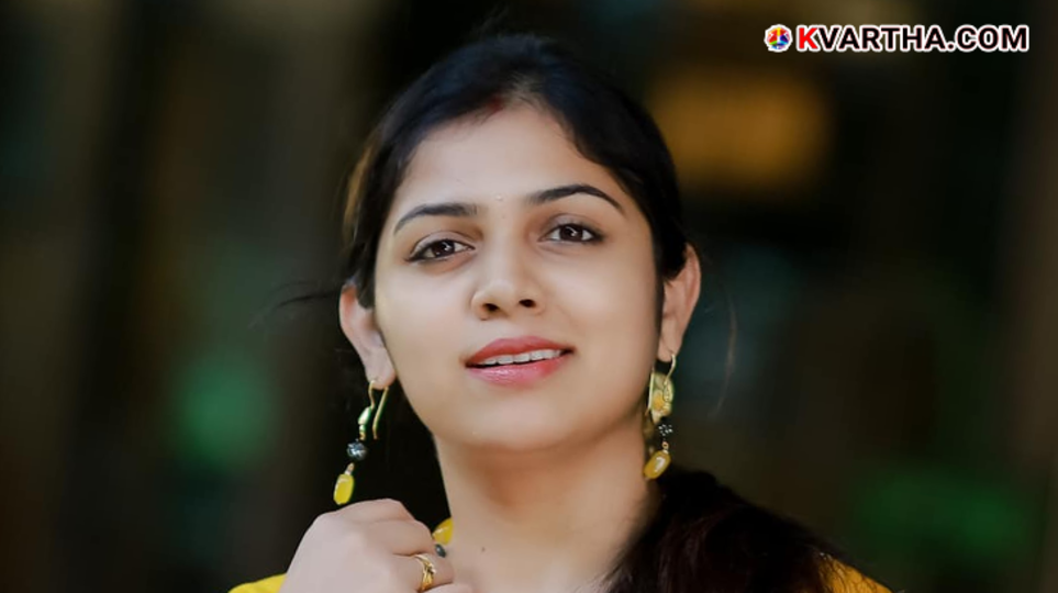 Actress Anjali Nair speaking to the media after the election results.&nbsp;
