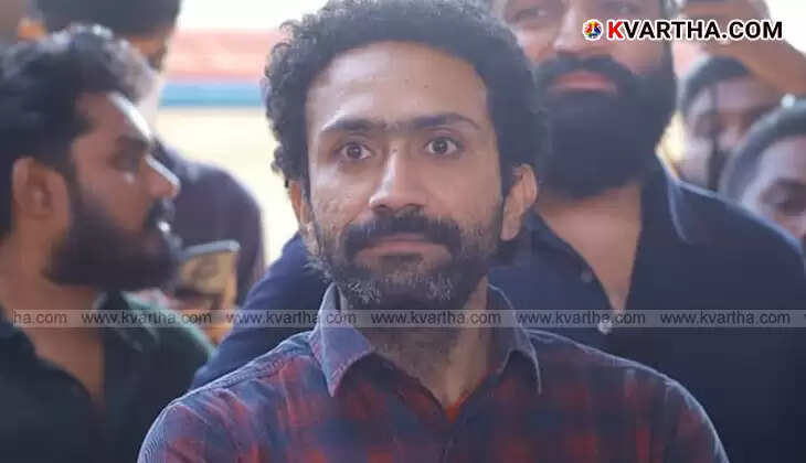 Actor Shine Tom Chacko.Facebook Title: 