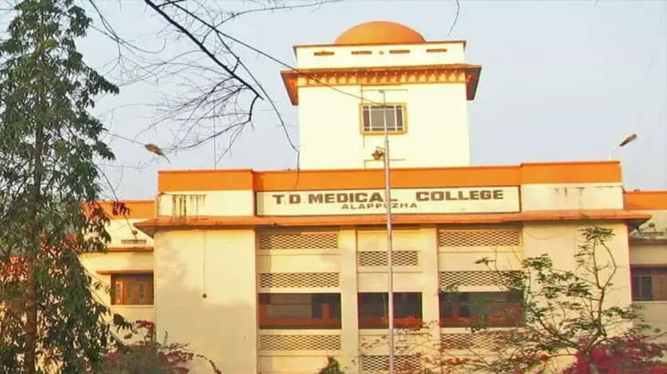  61 year old lady paralysed after vaccination in Alappuzha Medical College; Filed police complaint 