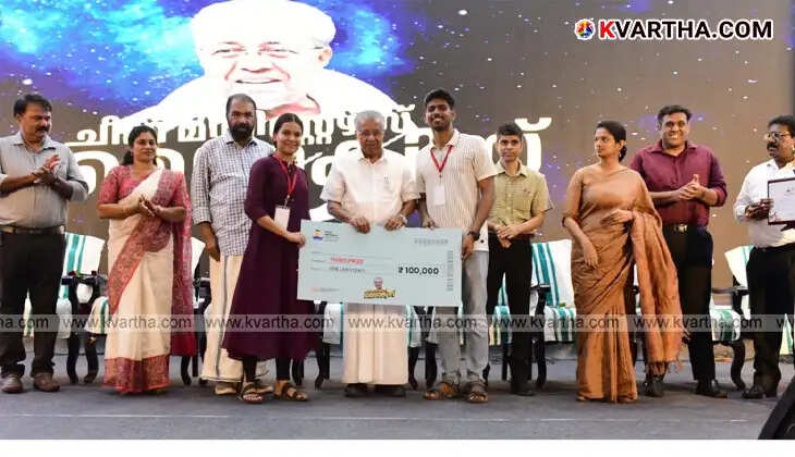 Winning students from NSS Madavoor and Kariyavattom Campus with CM Pinarayi Vijayan.