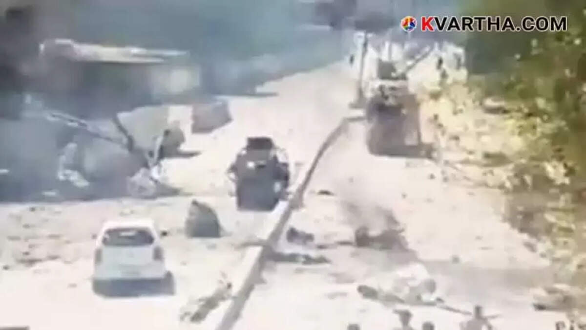 Car Bomb Explosion Outside Pakistani Paramilitary Headquarters in Quetta Kills 13 People