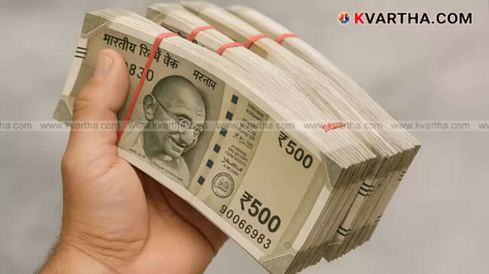 Indian 500 rupee banknote with Mahatma Gandhi's image.