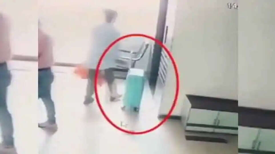 video accused exiting flat with bags carrying body parts