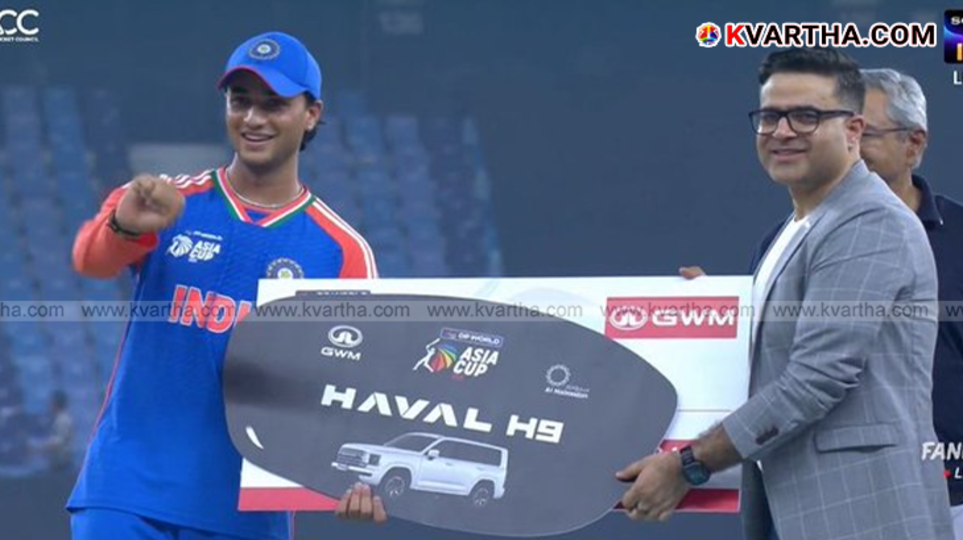 Cricketer Abhishek Sharma with his prize car Haval H9