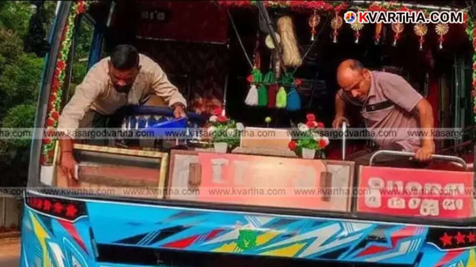  Bus windshield shattered in Mattannur due to heat