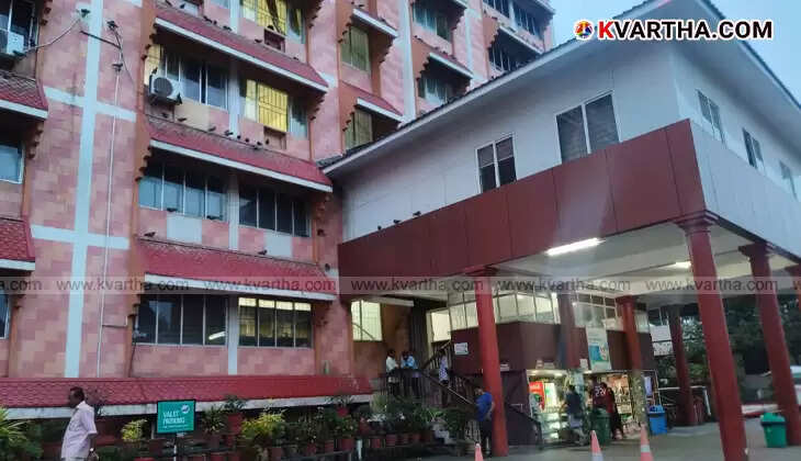 VS Achuthanandan in hospital in Thiruvananthapuram.