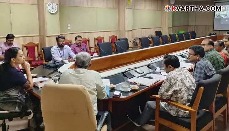 Health Minister Veena George at a meeting discussing the establishment of a skin bank in Kerala.