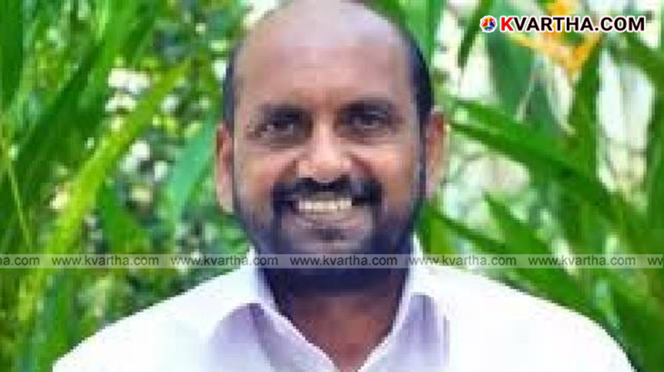 Expelled Congress leader Koyyam Janardhanan addressing a press conference in Taliparamba in March 2026.