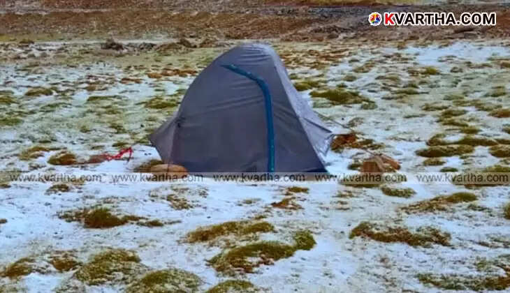Cyclist Nithin receiving a cycle gift from Congress workers in Ladakh.