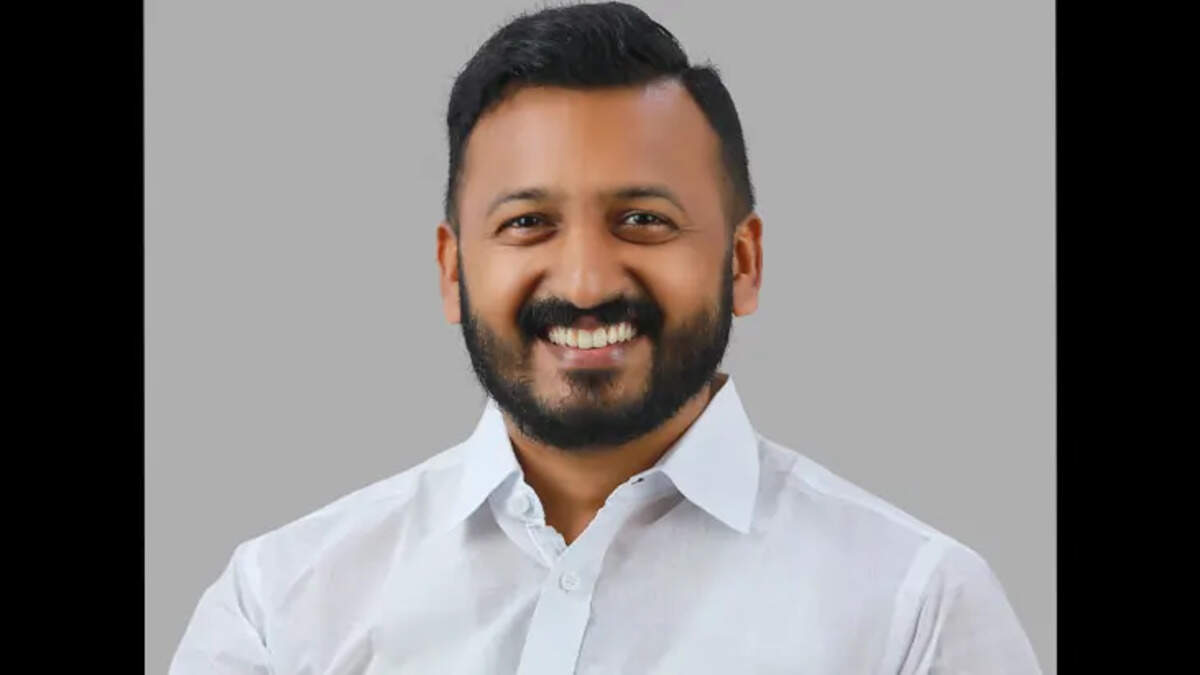 Rahul Mamkootathil Seeks Blessings from Umman Chandy