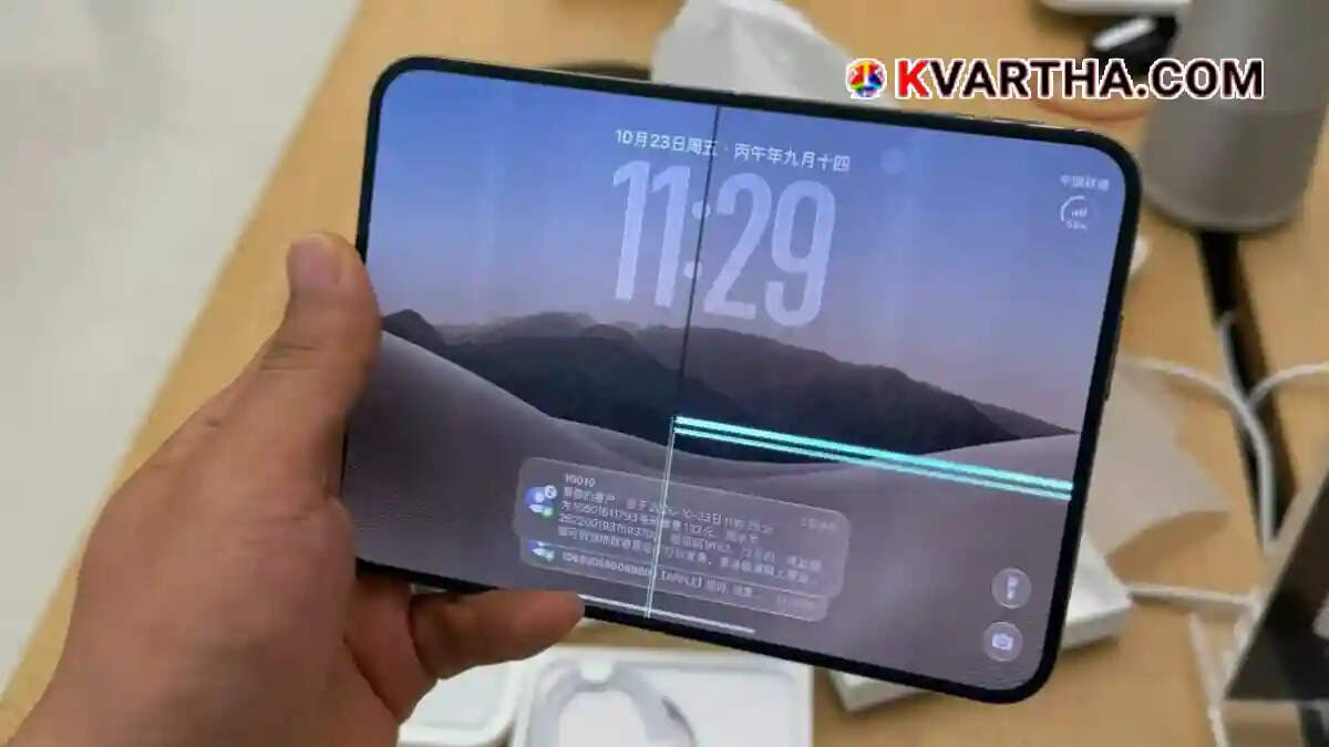Image showing the cracked foldable screen of the new Apple iPhone Duo