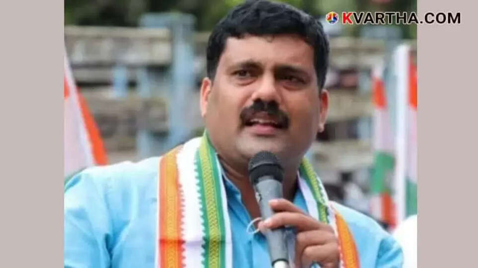 DYFI Protest Against Youth Congress Leader Rijil Makkutty in Valayam Over Alleged Speech Against Pinarayi Vijayan