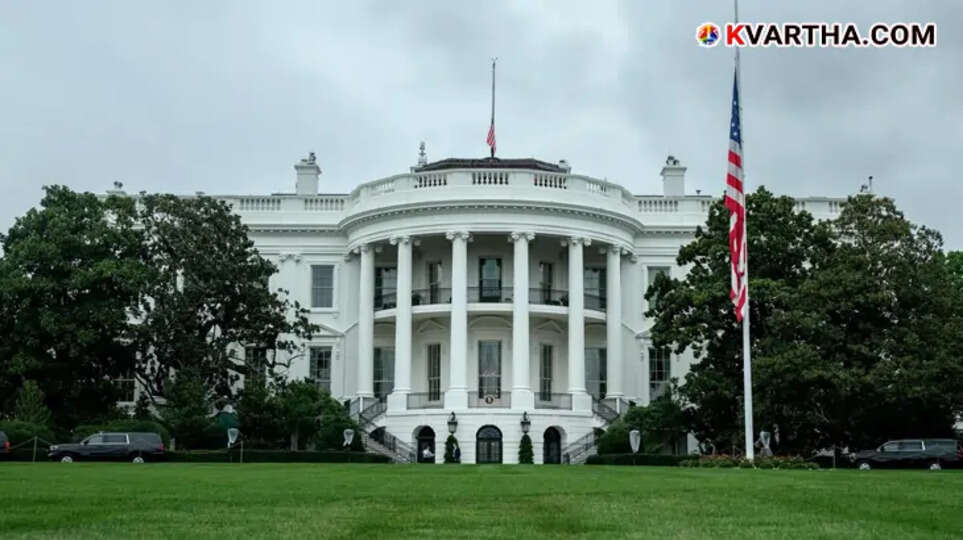 An outer view of the White House.