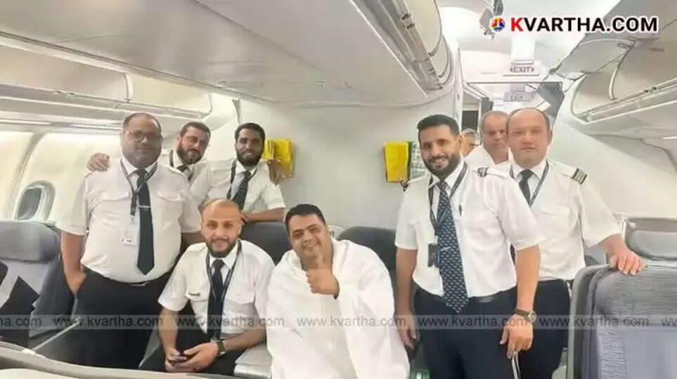 Amar al-Mahdi Mansour al-Gaddafi posing with pilots and air hostesses after completing his Hajj.