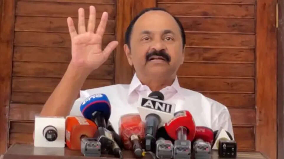 v d satheesan accuses cm of lying about hema committee repo