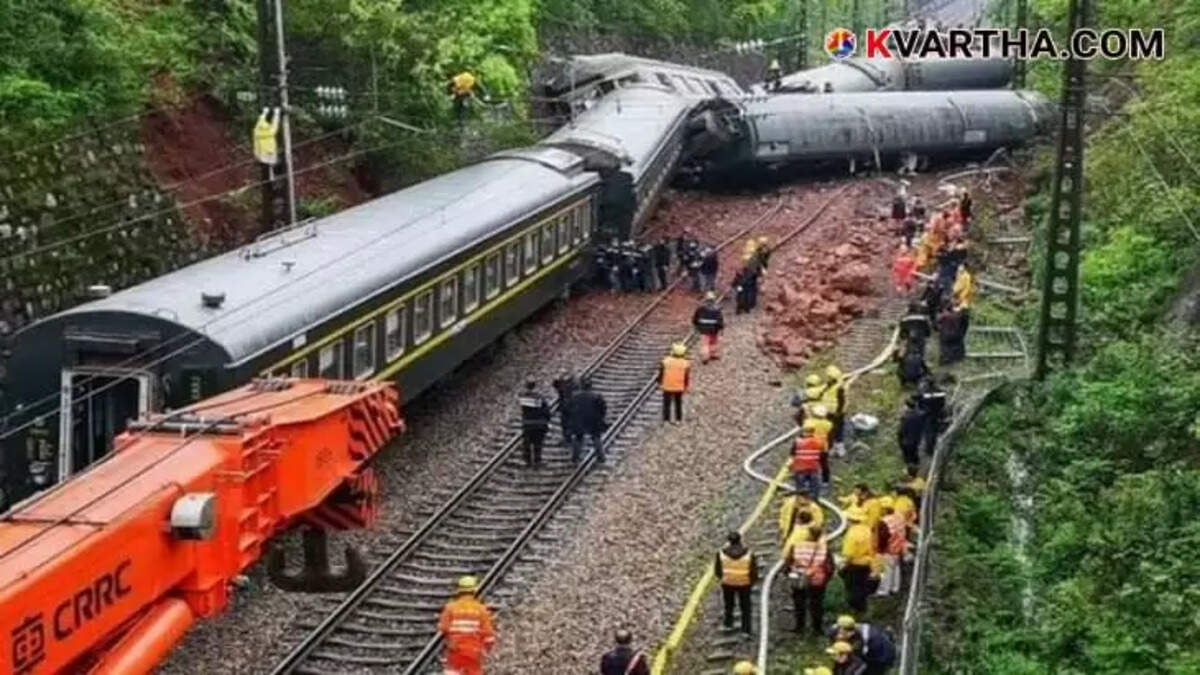 Trial Train Hits 11 Railway Employees Dead in China's Yunnan Province