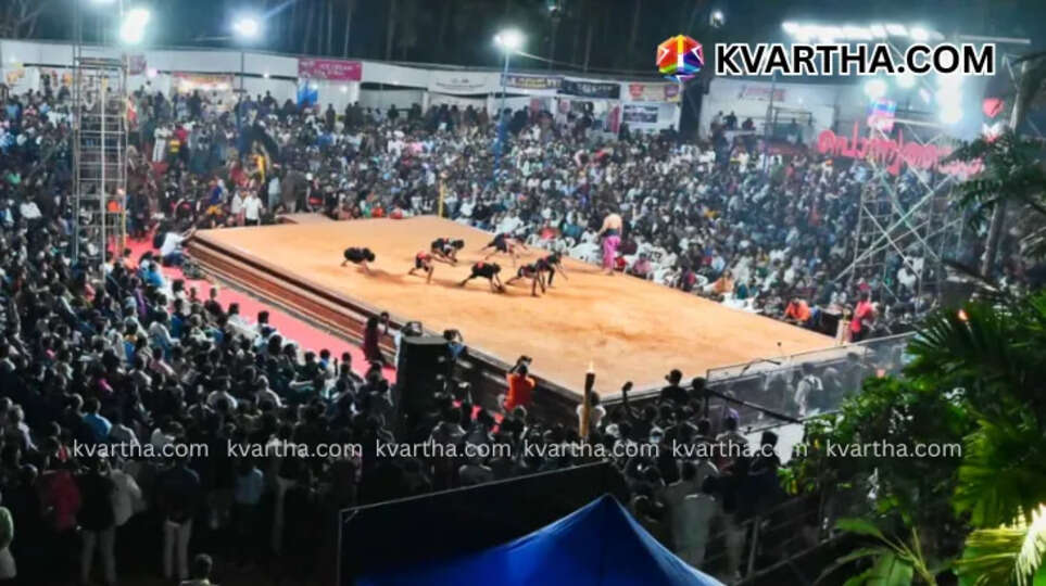 Kalarippayattu martial arts performance at Ponnyathankam Thalassery